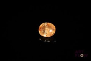Zircon miel ovale. Inclusions, givres. 1.70 ct. 7.2mm x 6.2mm