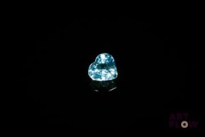 Zircon naturel bleu coeur. Probablement Cambodge, jolie couleur. 1.13 ct. 6.0mm x 6.0mm