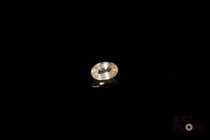 Zircon naturel champagne ovale. Non chauffé. 0.67 ct. 5.8mm x 3.8mm