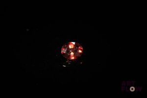 Zircon naturel rouge ovale. Probablement Tanzanie, non chauffé. 1.20 ct. 6.5mm x 5.5mm
