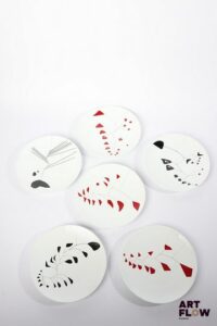 BERNARDAUD Limoges D'après Alexandre CALDER (1898-1976) Ensemble de 6 assiettes en porcelaine représentant des mobiles de l'artiste. Tirage 569/3000 Ø 27 cm