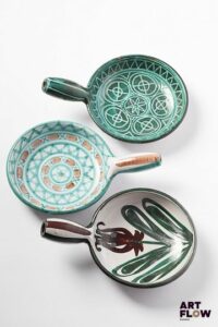 Robert PICAULT (1919-2000) Ensemble de 3 poêlons en céramique émaillée à décor géométrique L.25 cm. Signés sous la base