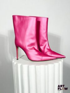 ALEXANDRE VAUTHIER Paire de bottines rose fuschia à fini satiné Pointure 37 Quelques traces (voir photos) Prix boutique initial : 750 €