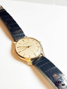 JAEGER LECOULTRE Montre bracelet d'homme, boitier en or jaune 750/°°, cadran à index baton appliqué circa 1945 Diamètre boîtier couronne incluse : 3,5 cm Mécanisme non garanti, montre fonctionnelle lors de la rédaction de la fiche. Poids brut : 39,59 gr