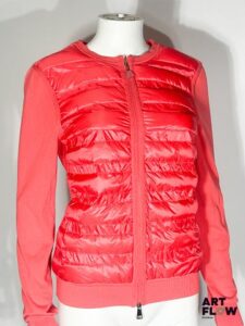 MONCLER Gilet matelassé à manches longues dans les tons coquelicot, fermeture zippée Signé Taille M Neuf avec étiquettes