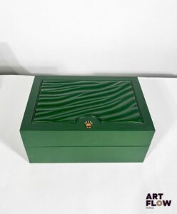 ROLEX Boîte et sur boîte, numérotée 31.00.04 8 x 18 x 13 cm En l'état (importantes traces et usures surla sur boîte notamment)
