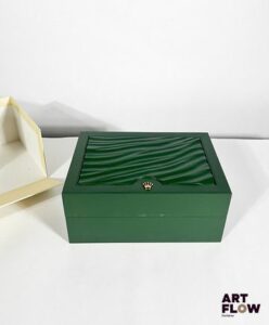 ROLEX Boîte et sur boîte, numérotée 31.00.64 8 x 18 x 13 cm En l'état (importantes traces et usures surla sur boîte notamment)