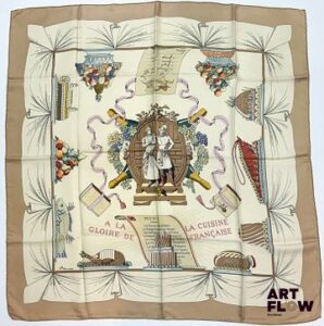 HERMÈS Modèle "A la Gloire de la Cuisine française" Carré en twill de soie d'après Robert DUMAS 90 x 90 cm Quelques taches peu visibles