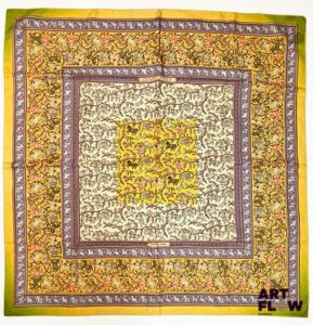 HERMÈS Modèle "Chasse en Inde" Carré en twill de soie d'après Michel DUCHENE 90 x 90 cm Bon état général malgré de petites salissures et taches, à nettoyer
