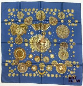 HERMÈS Modèle "Le Roy Soleil" Carré en twill de soie d'après Annie FAIVRE 90 x 90 cm Quelques fils tirés