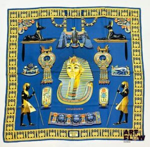 HERMÈS Modèle "Tutankhamun" Carré en twill de soie d'après Vladimir RYBALTCHENKO 90 x 90 cm Quelques petites taches et traces