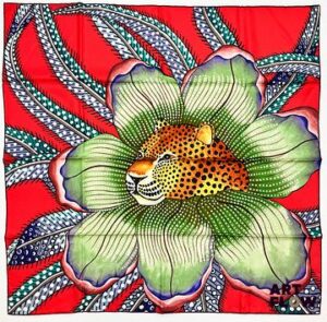 HERMÈS Paris Modèle Baobab Cat d'après le dessin d'Ardmore Artists Carré en twill de soie Dimensions : 90 x 90 cm Neuf dans sa boite d'origine Bibliographie : Genevieve Fontan, Carrés d'art, Dictionnaire illustré des carrés Hermès valeur, 2025