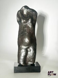 Jean CARDOT (1930-2020) Buste Sujet en bronze à patine brune Signé J.Cardot, et numéroté 4/8 H. 28 cm