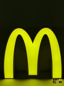 Caisson lumineux Mc Donald's Dimensions : 49 x 55 cm Fonctionnelle Fourni avec son alimentation murale