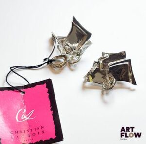 Christian LACROIX Paire de clips d'oreilles en métal argenté L. 4,5 cm env