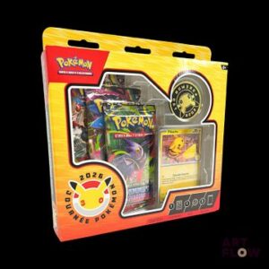 Coffret Journée Pokémon 2026 contenant une carte promo, une pièce et trois boosters En français