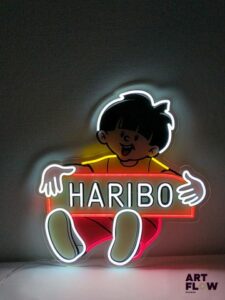 Enseigne lumineuse Haribo Dimensions : 60 x 57 cm Fonctionnelle Fourni avec son alimentation murale