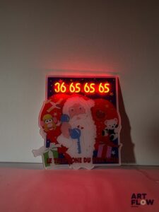 Enseigne lumineuse Le téléphone du Père Noël Dimensions : 52 x 49 cm Fonctionnelle