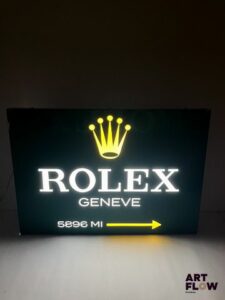 Enseigne lumineuse Rolex 35 x 50 cm Petits accidents (notamment rayures) Fonctionnelle, fournie avec alimentation