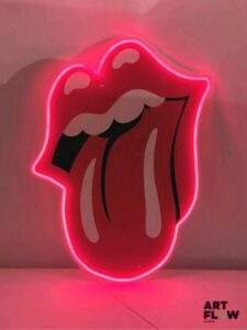 Enseigne lumineuse Rolling Stones Dimensions : 59 x 43 cm Fonctionnelle Fournie avec alimentation Quelques rayures, traces, infime décollement (voir photos)