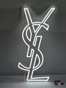 Enseigne lumineuse sur plexiglas YSL Dimensions : 60 x 30 cm Fonctionnelle Fournie avec alimentation