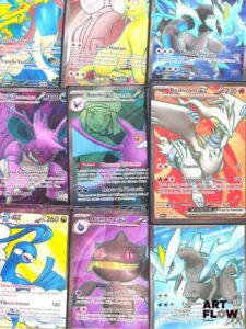 Ensemble comprenant 18 cartes Pokémon : full art, promo etc Diverses séries, notamment MEGA/E&V/E&B Etat global near mint Sous sleeve En français