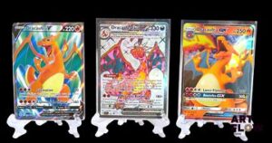 Ensemble comprenant 3 cartes Pokemon Dracaufeu V 153/172 ; Dracaufeu ex 056 et Dracaufeu GX 9/68 Diverses séries et raretés En français Etat near mint Sous sleeves et toploaders