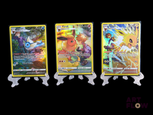Ensemble comprenant 3 cartes Pokémon : Voltali TG04 ; Aquali TG02 ; Pyroli TG01 En français Sous sleeves et toploaders Etat near mint