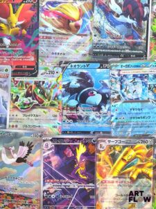 Ensemble comprenant environ 120 cartes Pokémon Diverses séries et raretés Peut contenir des doubles, triples et plus Etat global near mint Sous sleeve En Japonais