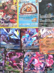 Ensemble comprenant environ 50 cartes Pokémon Diverses séries et raretés Peut contenir des doubles, triples et plus Etat global near mint Sous sleeve En Français