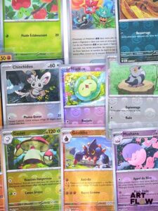 Ensemble comprenant environ 70 cartes Pokemon : cartes pokeball et masterball Peut contenir des doubles, triples et plus Etat global near mint Sous sleeves En francais