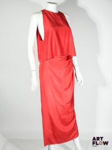 GEORGES RECH Ensemble en soie coquelicot comprenant un haut court et une jupe longue fluide orné de boutons Taille affichée 42 mais correspond plutôt à un S/M Quelques fils tirés