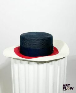 GUCCI Chapeau dans les tons rouges, blancs et marine Taille M