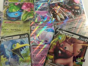 Lot d'environ 100 cartes Ultra Rares Diverses séries et raretés Contient des doubles En l'état