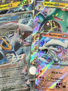 Lot d'environ 100 cartes Ultra Rares Diverses séries et raretés Contient des doubles En l'état