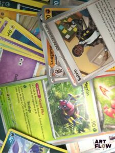 Lot d'environ 5000 cartes Pokémon communes, peu communes, rares Diverses séries Contient des doubles En l'état