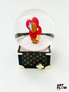 LOUIS VUITTON Modèle Vivienne Boule à neige, boîte à musique. Edition limitée offerte aux clients VIP. Fonctionnelle, excellent état Dans sa boîte écrin