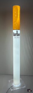 Marlboro Importante cigarette formant lampe H 100 cm env
