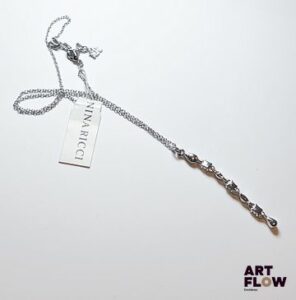 Nina RICCI Collier pendentif en métal argenté Longueur 45 cm