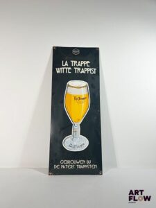 Plaque émaillée bombée rectangulaire La Trappe White Trappist 70 x 27 cm Petits éclats et traces de rouille