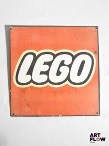 Plaque émaillée carrée LEGO 30 x 30 cm env Petits éclats et traces de rouille Reproduction moderne (fin XXe-début XXIe siècle)