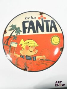 Plaque émaillée ronde légèrement bombée FANTA Diamètre 30 cm env éclats et traces de rouille reproduction moderne