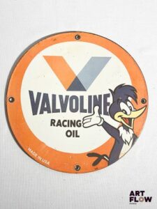 Plaque émaillée ronde Valvoline Racing Oil diamètre 30 cm Petits éclats et traces de rouille Reproduction moderne