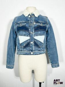 RED VALENTINO Veste jean en coton, l'intérieur en fausse fourrure Taille 40 Neuve avec étiquette Prix de vente conseillé : 805€