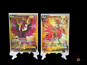 Réunion de 2 cartes Pokemon : Electhor de galar V et Sulfura de galar V Série du bloc Epée et bouclier : Stars étincelantes EB09 En français Etat near mint Sous sleeves, et toploaders