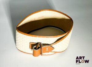 YVES SAINT LAURENT Ceinture avec tressage Dimension sans boucle : 84 x 9 cm Bon état malgré quelques accidents au dos