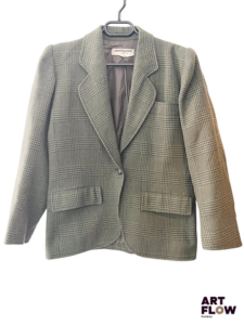 YVES SAINT LAURENT Rive Gauche Veste blazer en tweed à motif prince-de-galles, deux poches et une pochette Taille 38 Très bon état extérieur, déchirures sur la doublure intérieure (à vérifier)